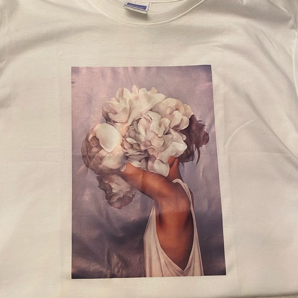 Abstract woman’s graphic shirt - Picture 2 of 2